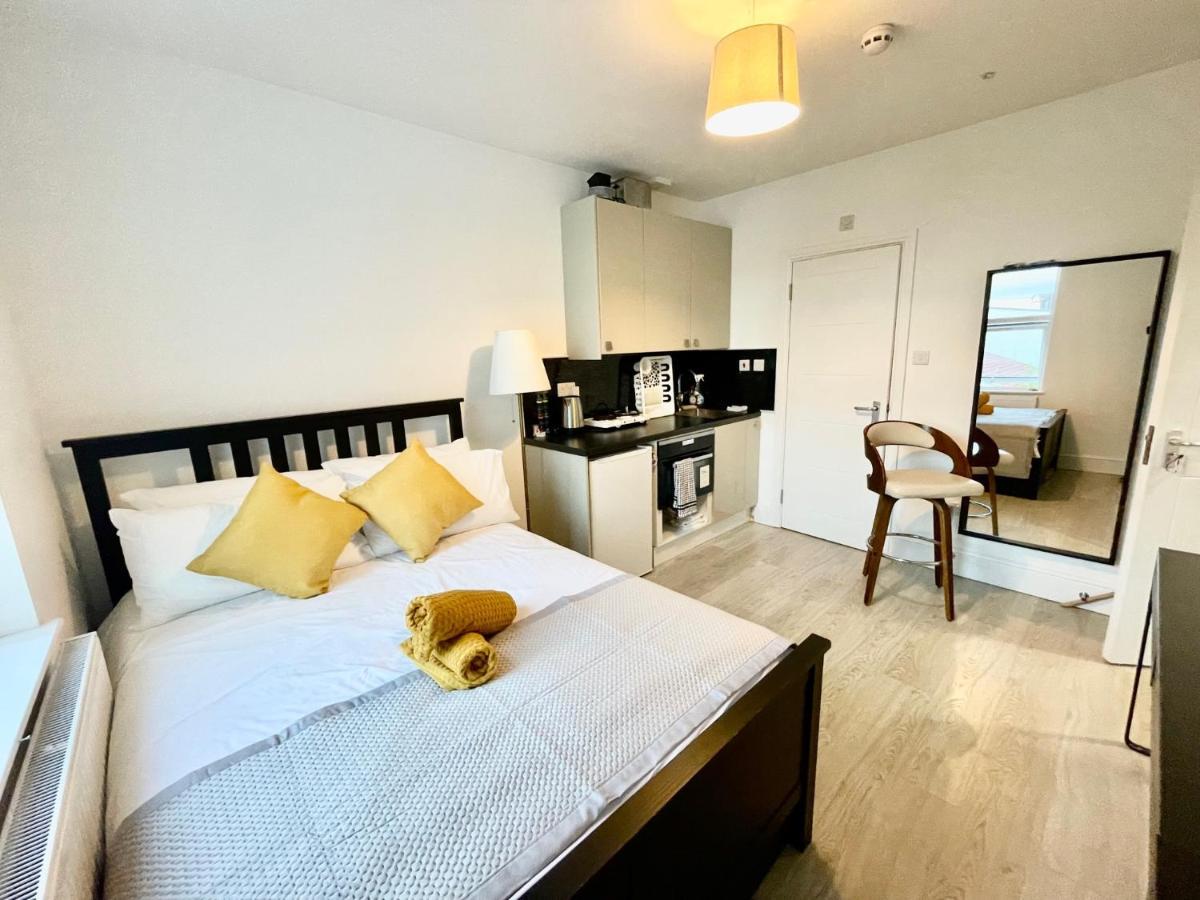 Lovely Self Contained Studio Now Available Londres Exterior foto