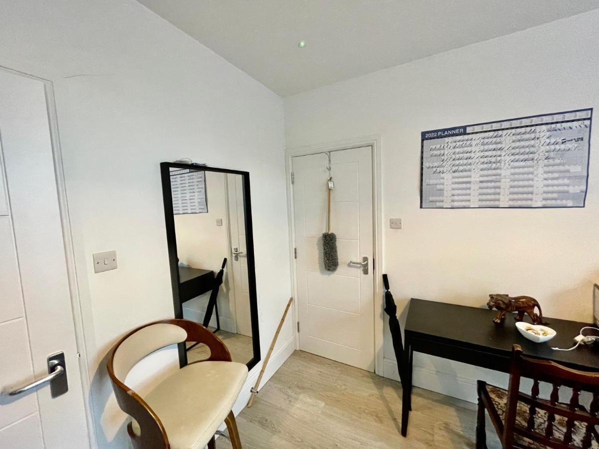Lovely Self Contained Studio Now Available Londres Exterior foto