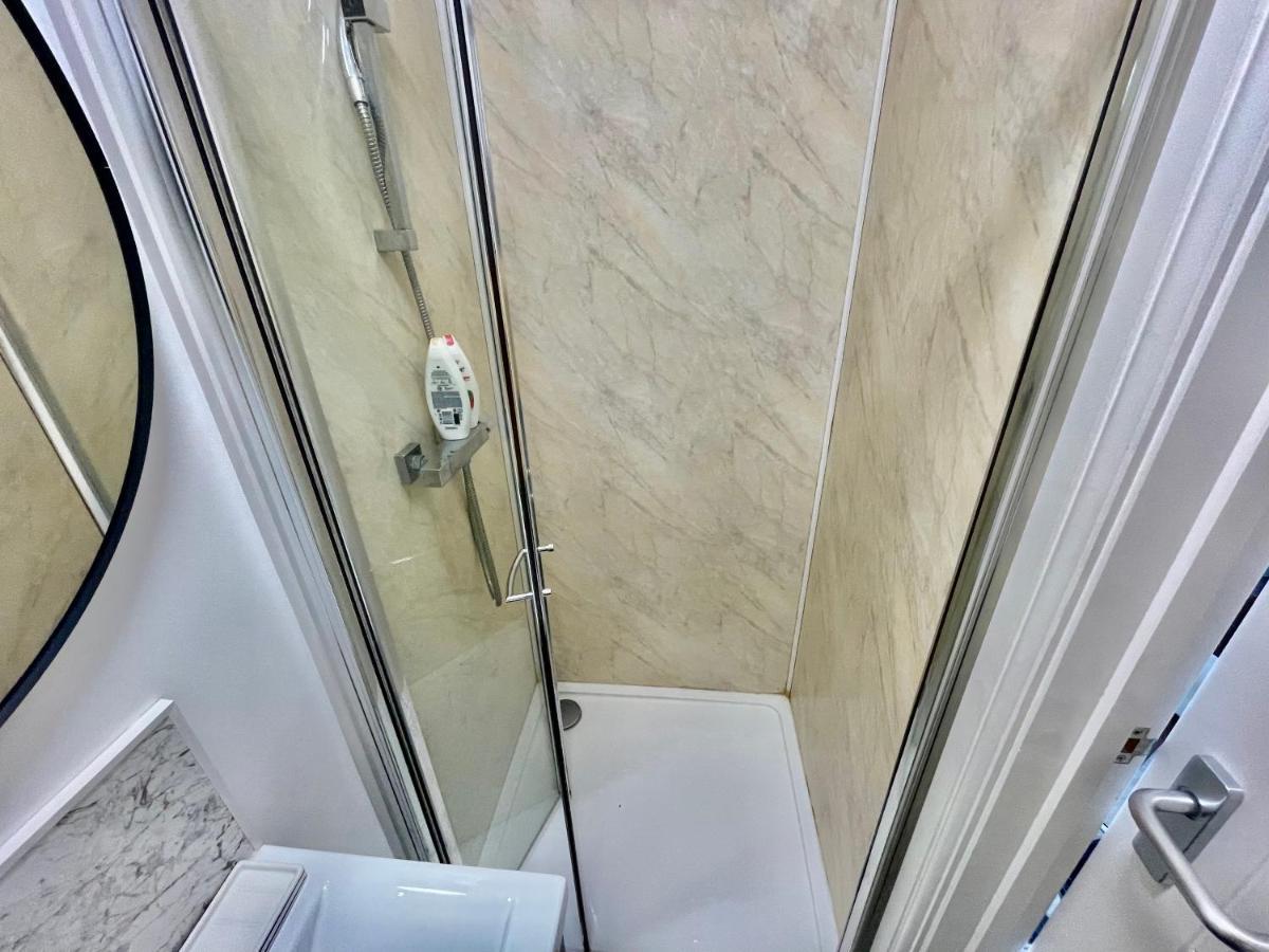 Lovely Self Contained Studio Now Available Londres Exterior foto