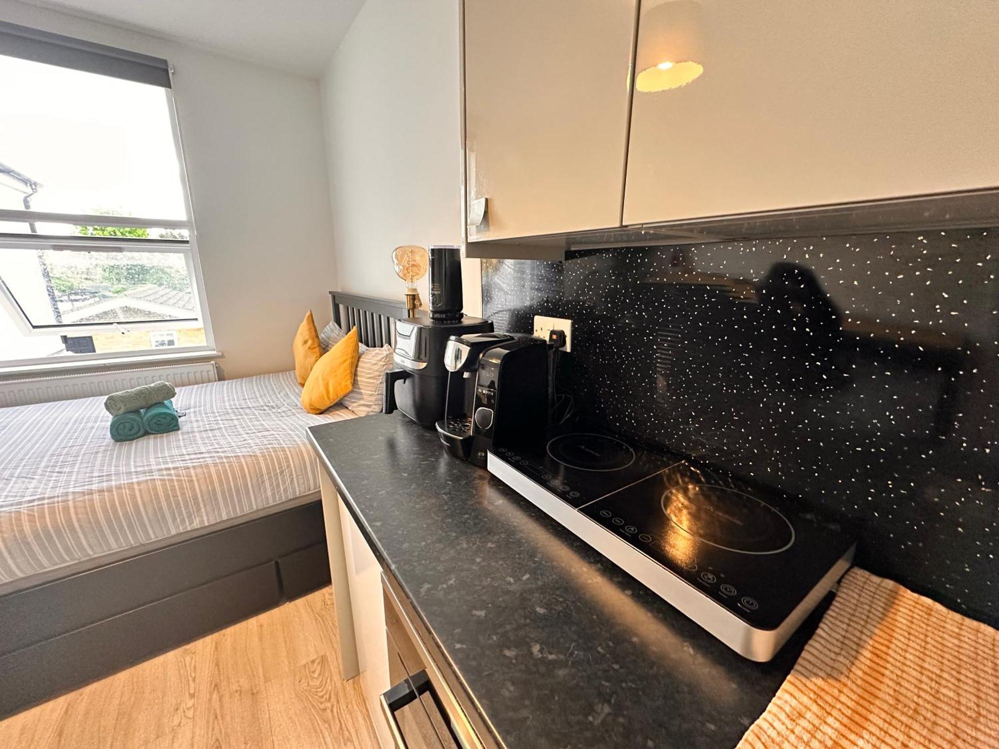Lovely Self Contained Studio Now Available Londres Exterior foto