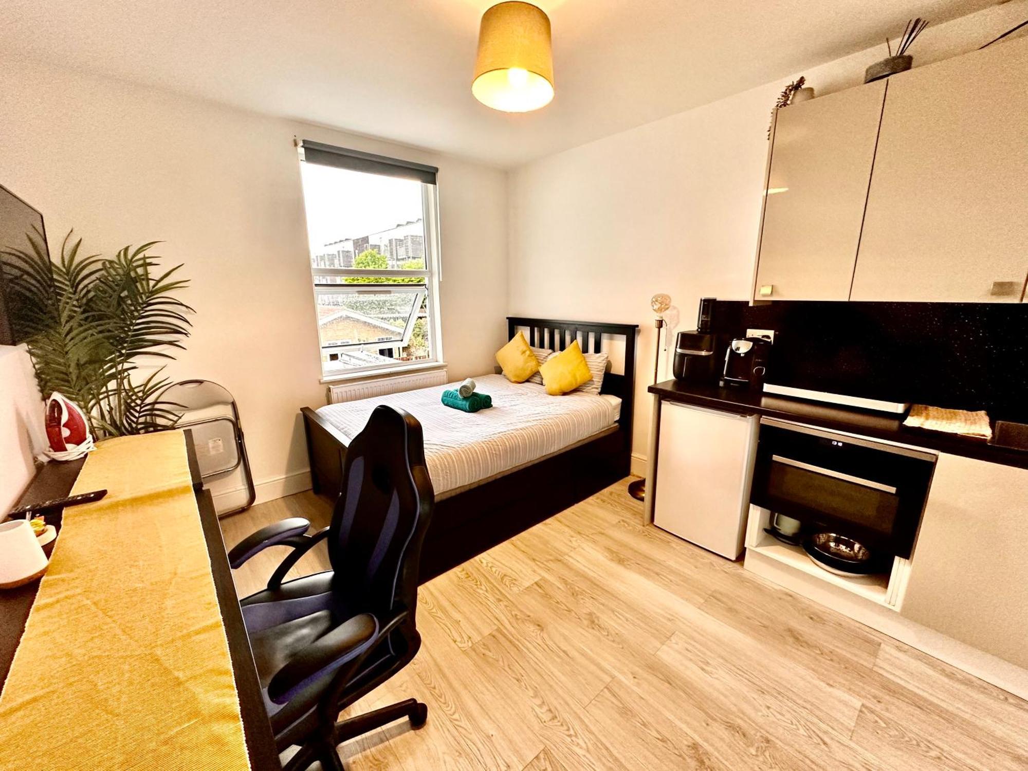 Lovely Self Contained Studio Now Available Londres Exterior foto